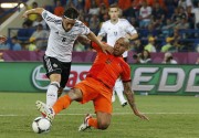 Германия - Нидерланды - на чемпионате по футболу Евро 2012, 9 июня 2012 (179xHQ) 7f51ba201654148